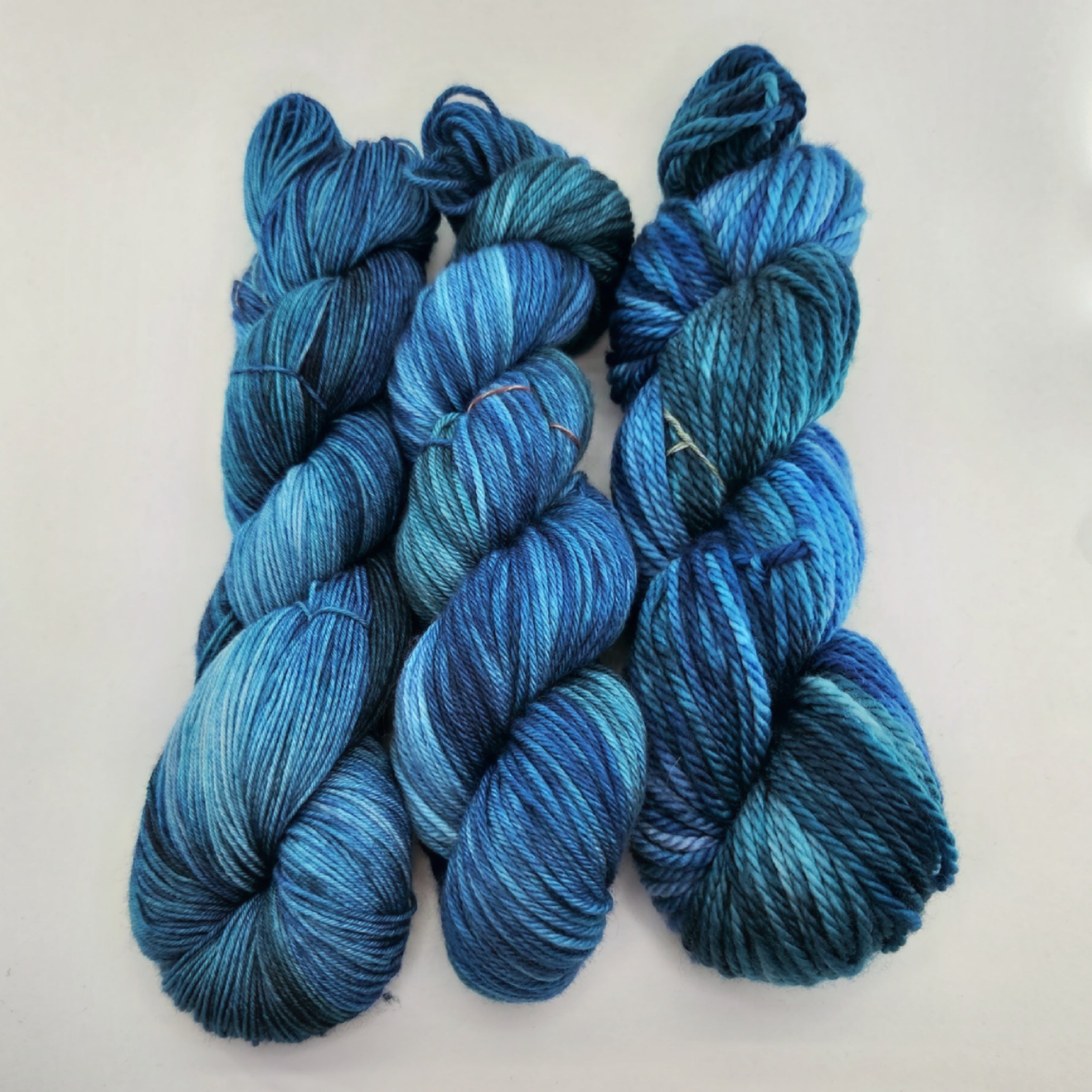 Medley Variegated Embroidery Thread - Blue Ocean 1000 Meters (V121)